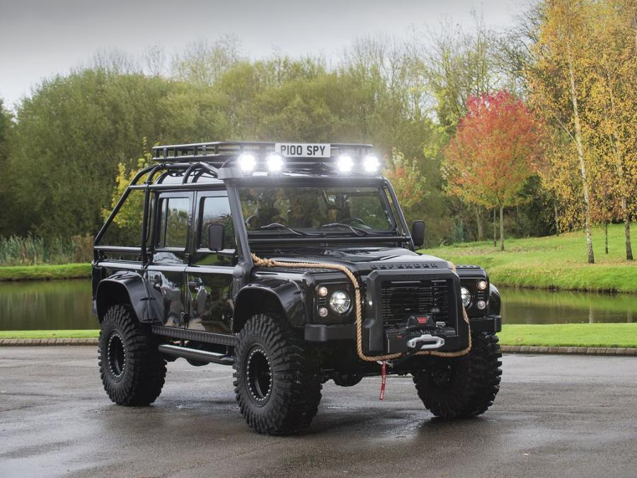  Land Rover Defender 110 SVX Spectre 4x4 Utility (415015) 2011 года  (фото 1 из 33)